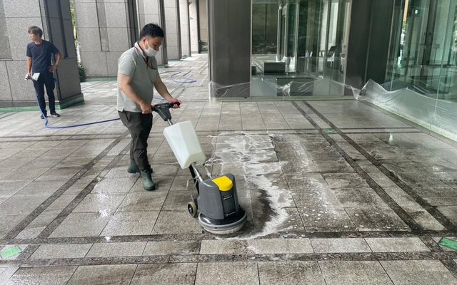 定期清掃の作業風景